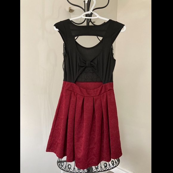 Red and black dress - Picture 2 of 4